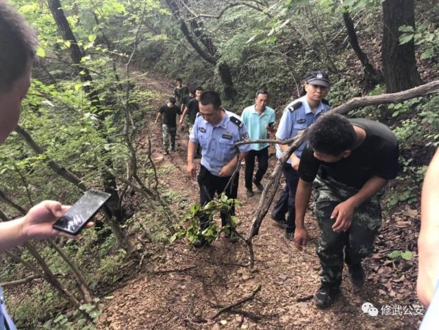 无人机追踪深山间，科技力量与嫌疑人的较量