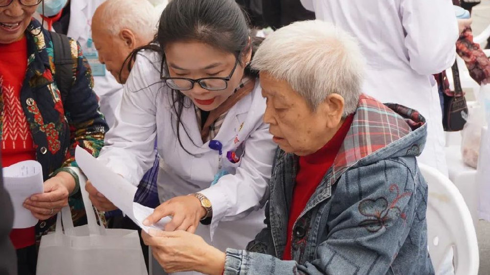 社区养老服务模式多元化探索与实践