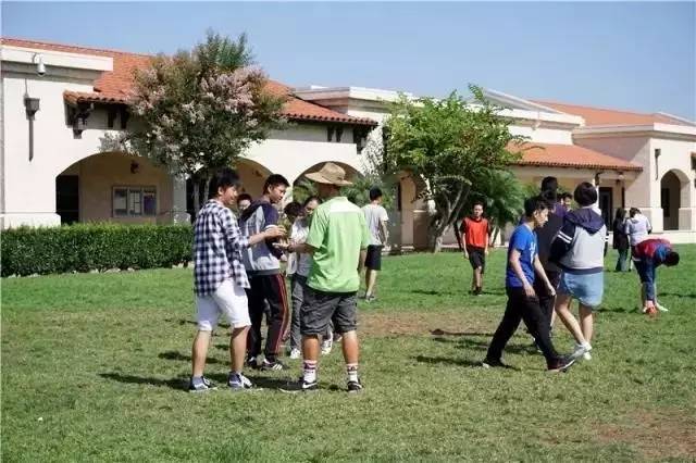 学校跨文化交流平台的搭建与视野拓展之道